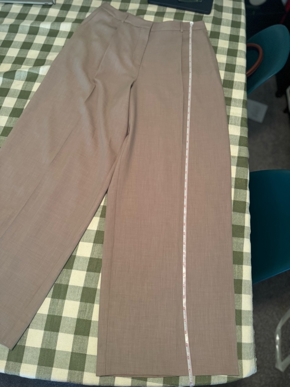 H&M Classic Wide-Leg Trousers in Light Taupe - Women - Picture 11 of 16